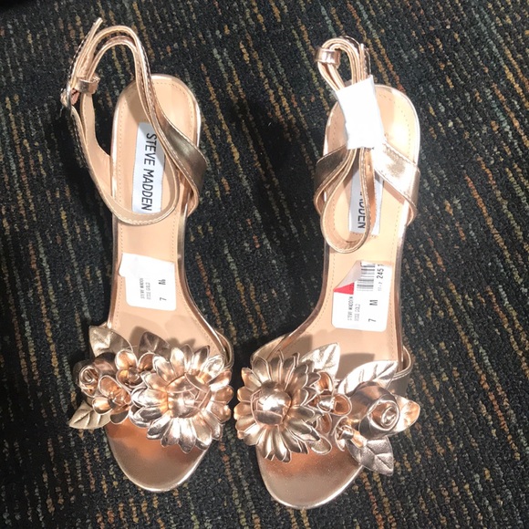 Steve Madden Shoes - NWT Steve Madden shoe heel